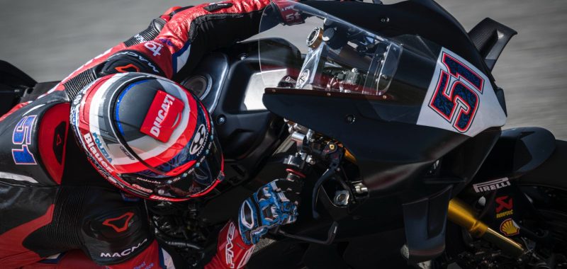 Michele Pirro in pista a Barcellona con la Ducati SBK