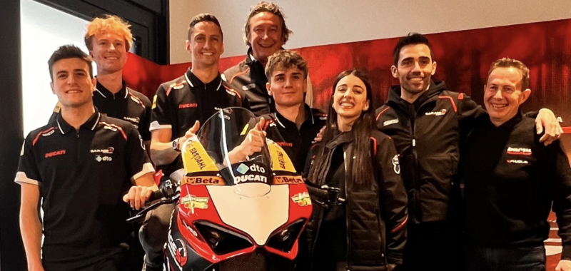 Il Garage 51 Racing Team veste SPARCO