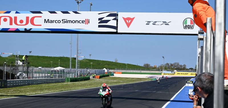 POLE E VITTORIA: CHE DEBUTTO PER STIRPE NELLA PRODUCTION BIKE!
